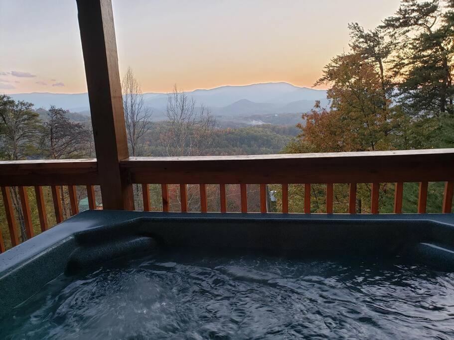 Villa Yogi'S Den: Breathtaking Views! 3 Min To Dollywood, On 1 Acre! Sevierville Exterior foto