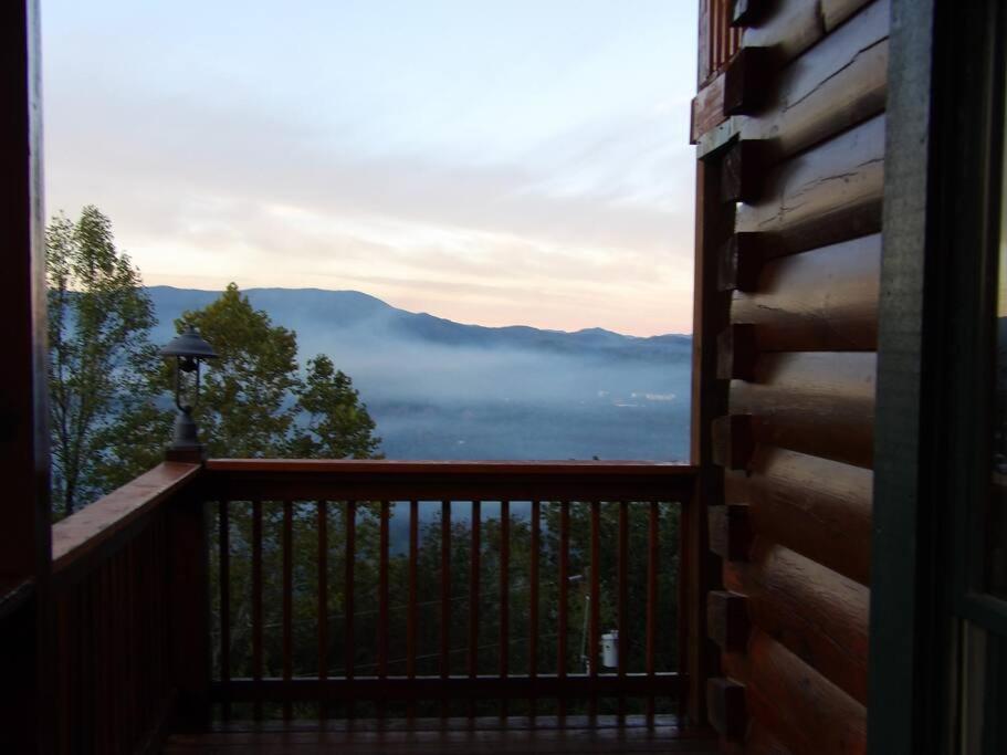 Villa Yogi'S Den: Breathtaking Views! 3 Min To Dollywood, On 1 Acre! Sevierville Exterior foto