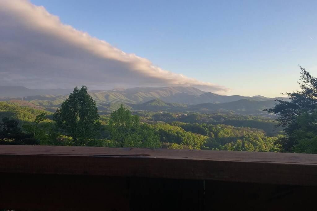 Villa Yogi'S Den: Breathtaking Views! 3 Min To Dollywood, On 1 Acre! Sevierville Exterior foto